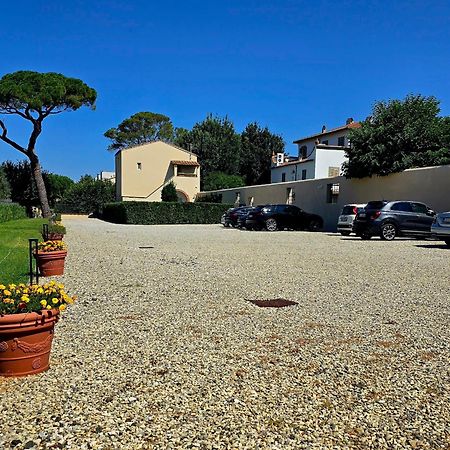 La Villa Apartments Tinaia - Excellent For Sardegna & Corsica - 6-8 Beds - Private Parking Included With Camera Ліворно Екстер'єр фото