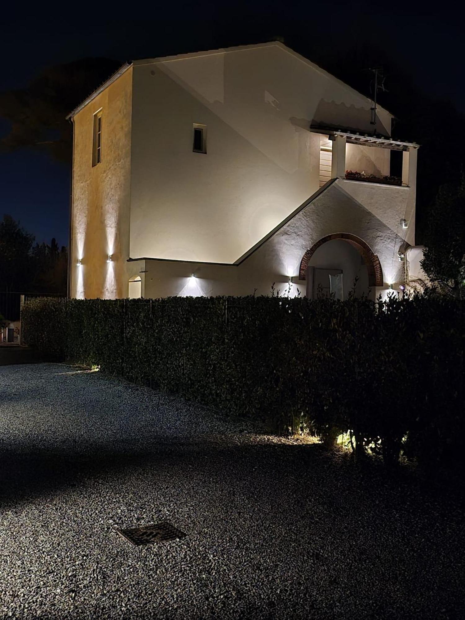 La Villa Apartments Tinaia - Excellent For Sardegna & Corsica - 6-8 Beds - Private Parking Included With Camera Ліворно Екстер'єр фото