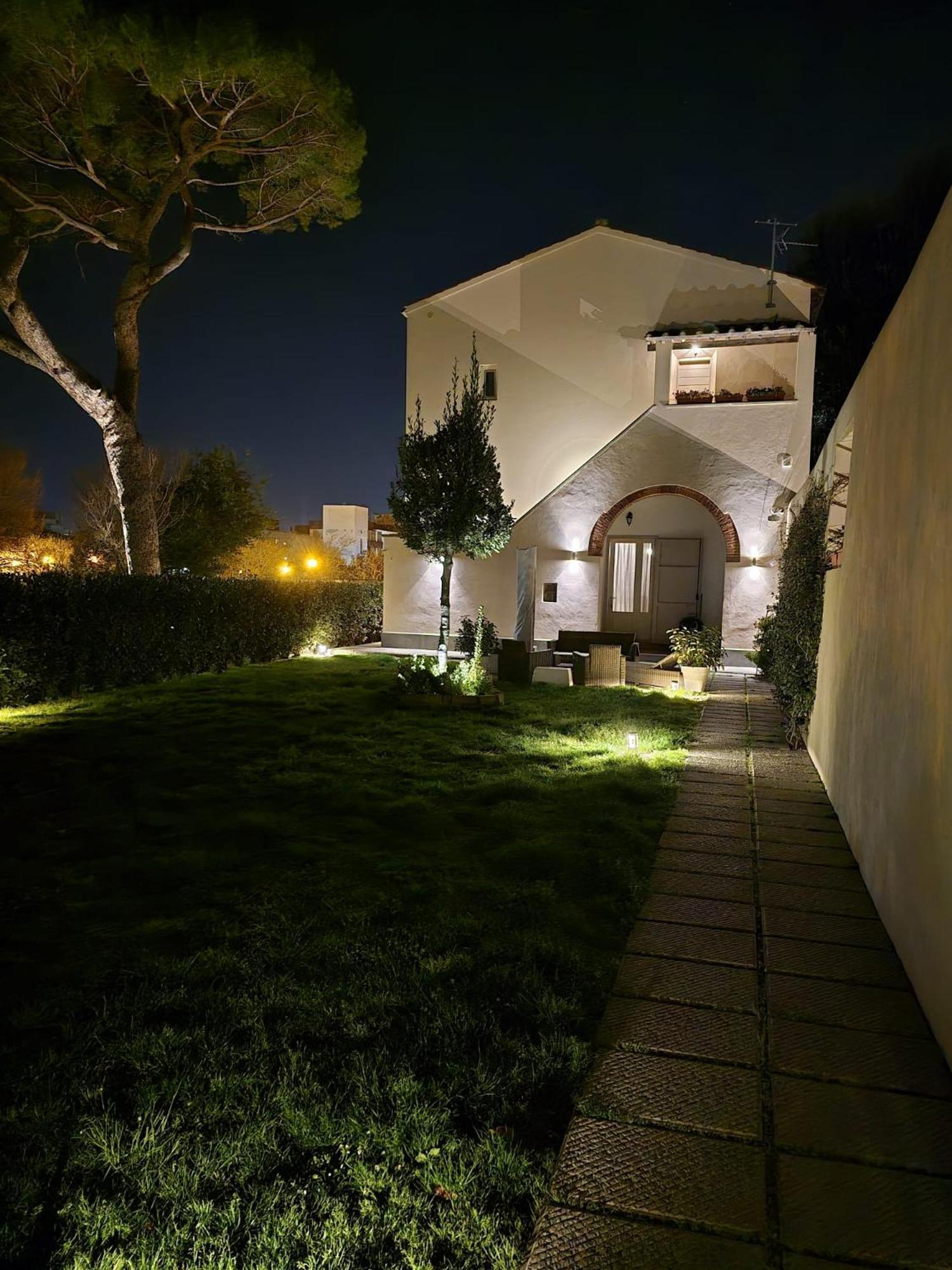 La Villa Apartments Tinaia - Excellent For Sardegna & Corsica - 6-8 Beds - Private Parking Included With Camera Ліворно Екстер'єр фото