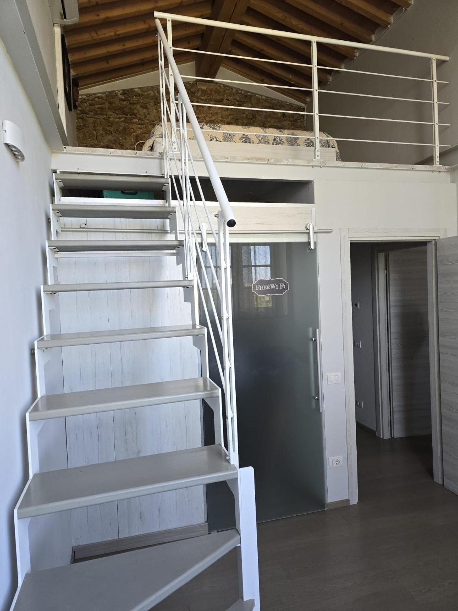 La Villa Apartments Tinaia - Excellent For Sardegna & Corsica - 6-8 Beds - Private Parking Included With Camera Ліворно Екстер'єр фото