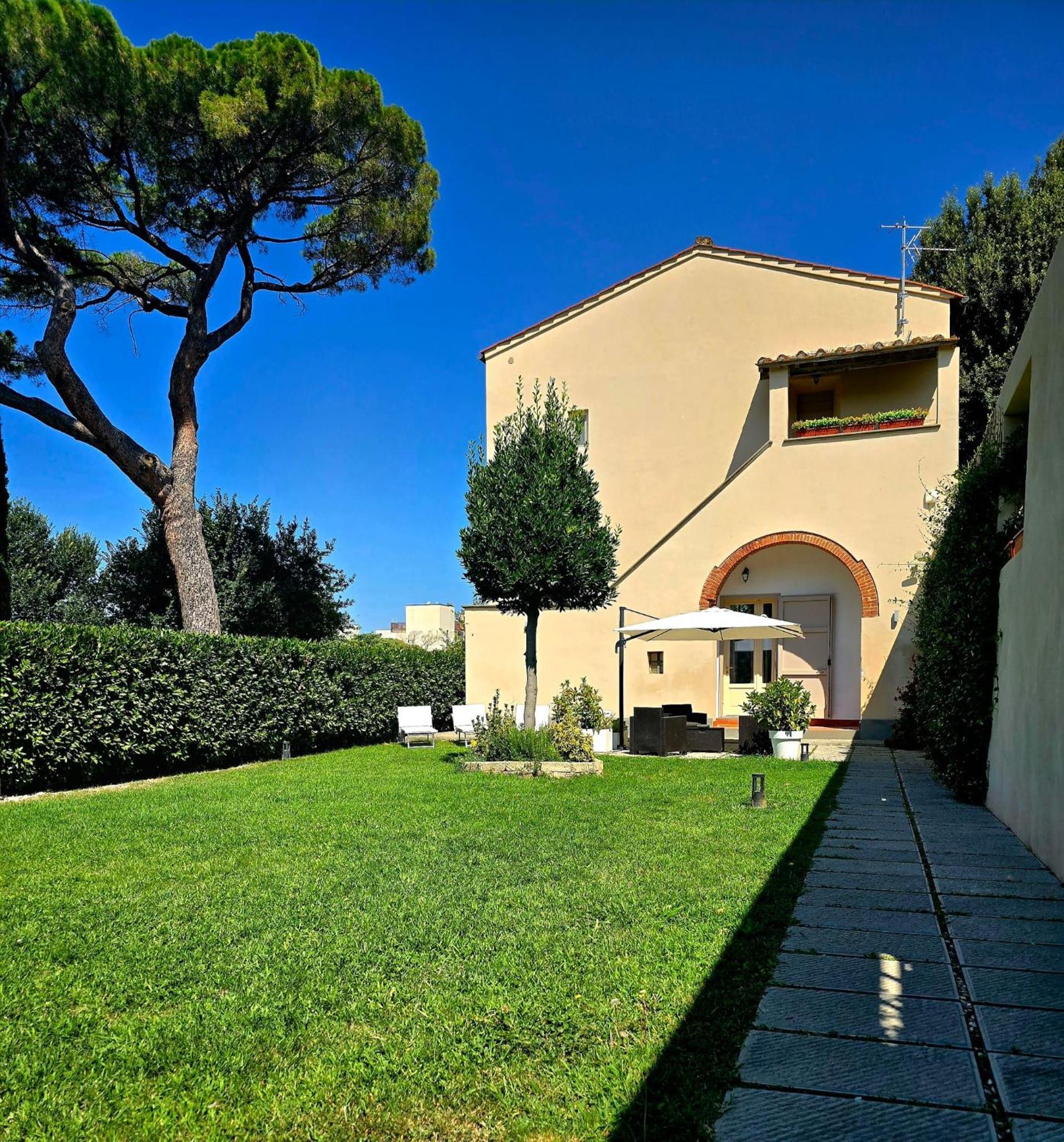 La Villa Apartments Tinaia - Excellent For Sardegna & Corsica - 6-8 Beds - Private Parking Included With Camera Ліворно Екстер'єр фото