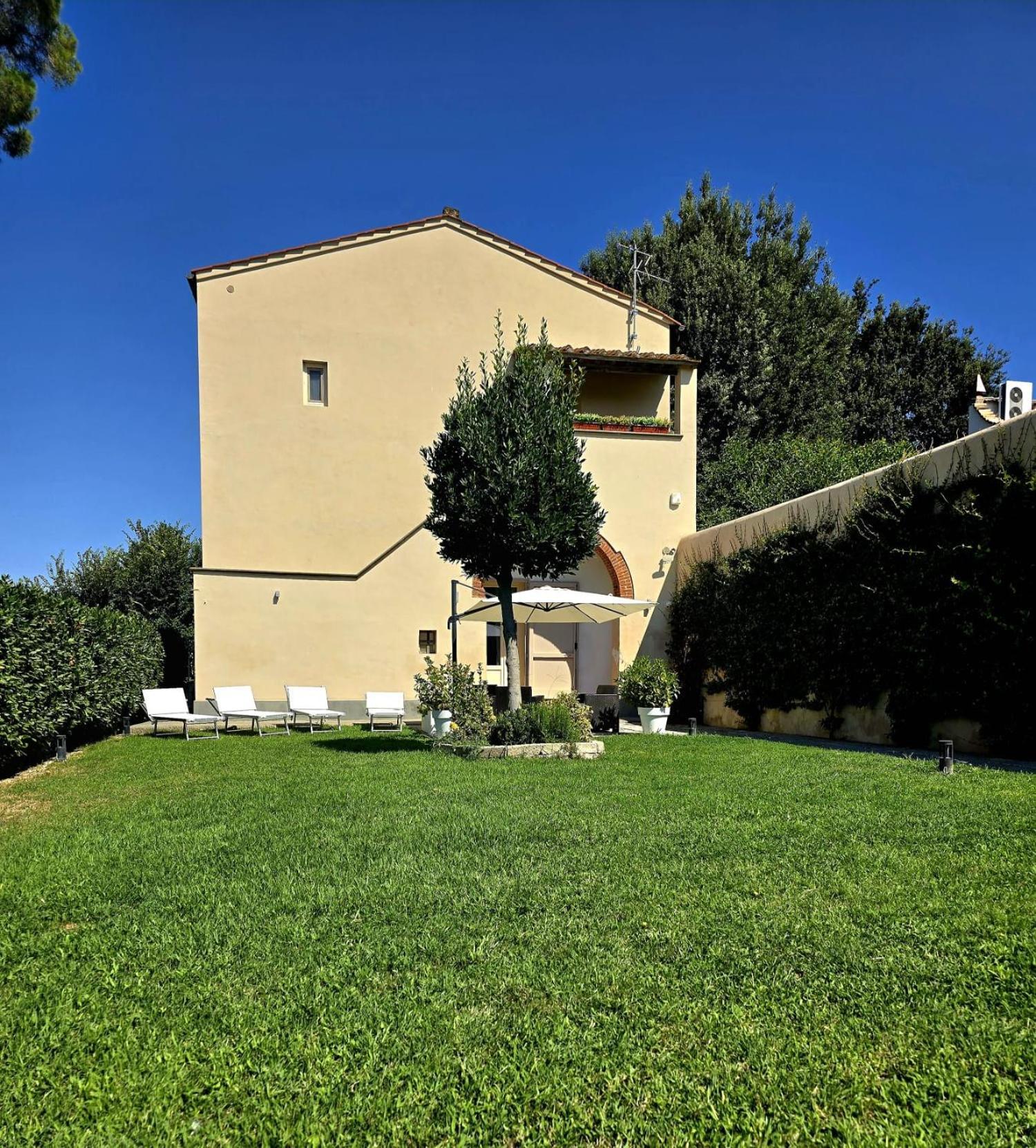 La Villa Apartments Tinaia - Excellent For Sardegna & Corsica - 6-8 Beds - Private Parking Included With Camera Ліворно Екстер'єр фото